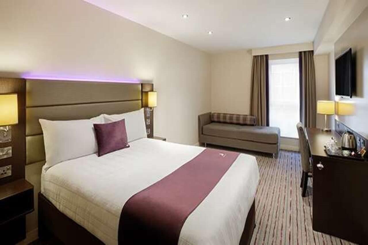 Premier Inn Leicester City Centre Exterior photo