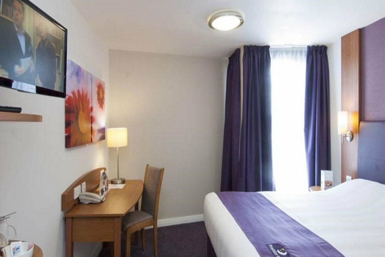 Premier Inn Leicester City Centre Exterior photo