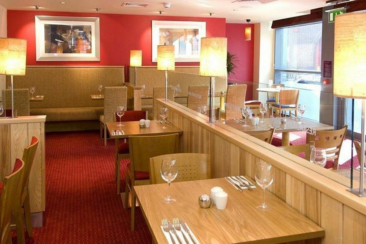 Premier Inn Leicester City Centre Exterior photo